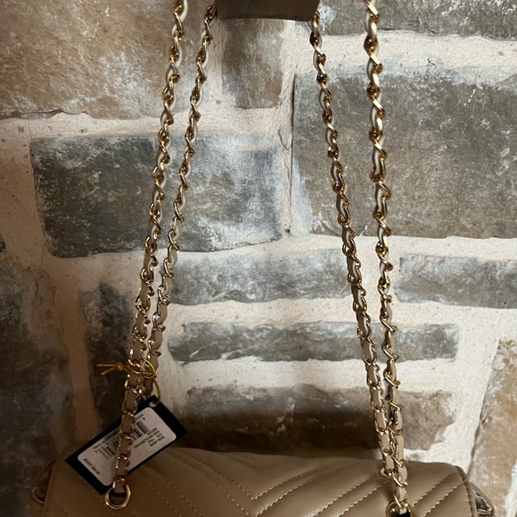 Bebe faux leather quilted tan shoulder bag with chain strap new retail $89 - Picture 12 of 14